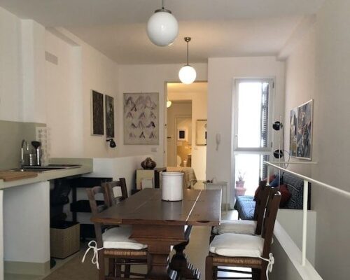 Lumière et œuvres d&rsquo;art : comment éclairer vos tableaux en appartement sans fausse note